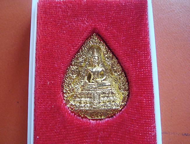 หลวงพ่อวัดไร่ขิง จ.นครปฐม พร้อมกล่องครับ
