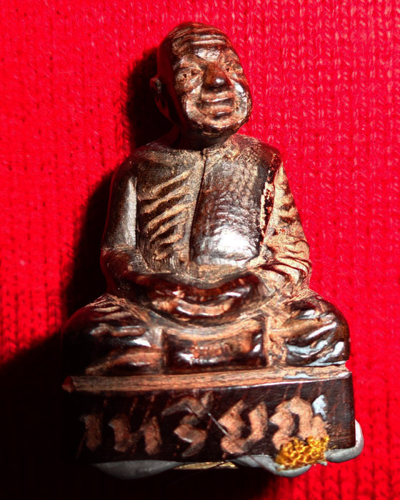 รูปเหมือนหลวงปู่เหรียญ วรลาโภ ไม้พยุงรุ่นแรก (ก้นเงิน เบอร์ 111)