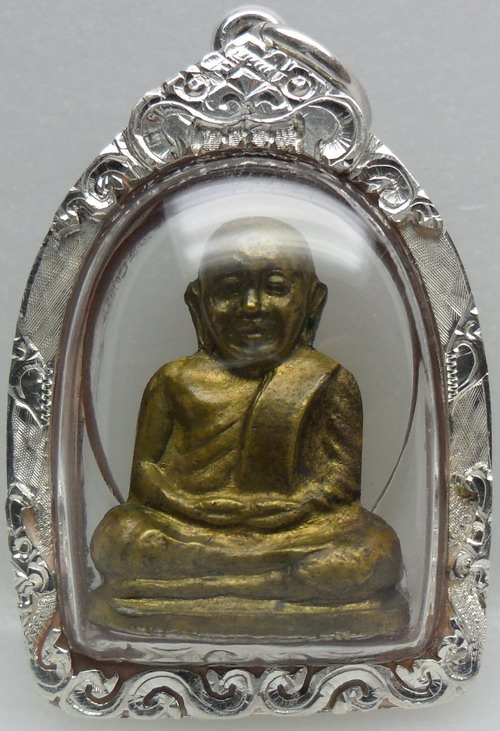 รูปเหมือนปั๊ม หลวงพ่อเงิน บางคลาน ปี 15 วัดมูลเหล็ก พิมพ์ฐานกว้าง หรือพิมพ์นิยมสุด (ไม่ตอกโค้ด)