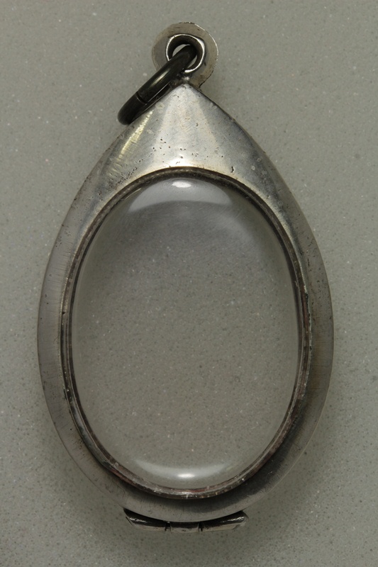 ตลับเงินทรงไข่ ใส่พระตามขนาด