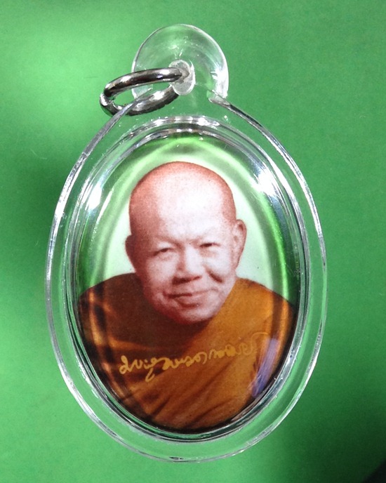 ล็อกเก็ตปี40 หลวงปู่เหรียญ ขนาด2.7x3.5ซม. ติดเกศา,จีวร,พระธาตุ,แร่เสก,แผ่นเงิน,นาคปรก มอบอังคารธาต