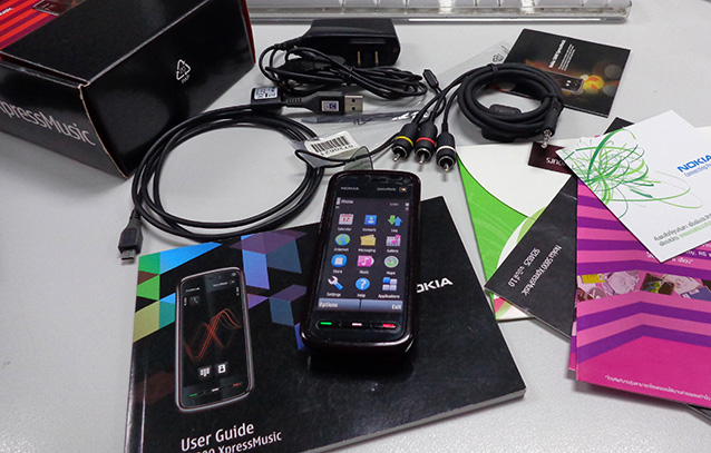 มือถือ NOKIA 5800 Xpressmusic สวยๆยกกล่องครับ ทั้งเครื่อง+ชาร์จ+คู่มือ+สายAV+ปากกา+ปิ๊กกีตาร์ 
