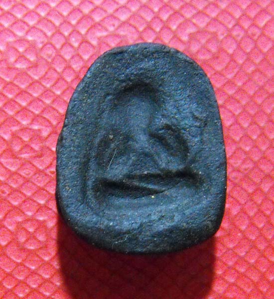 พระปิดตาหลังแบบ วัดป่า หลวงปู่เฮี้ยง ปี2505 จ.ชลบุรี