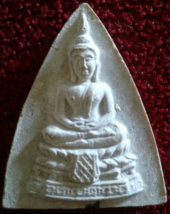 พระผงกลีบบัวใหญ่ หลวงปู่โต๊ะ วัดประดู่ฉิมพลี