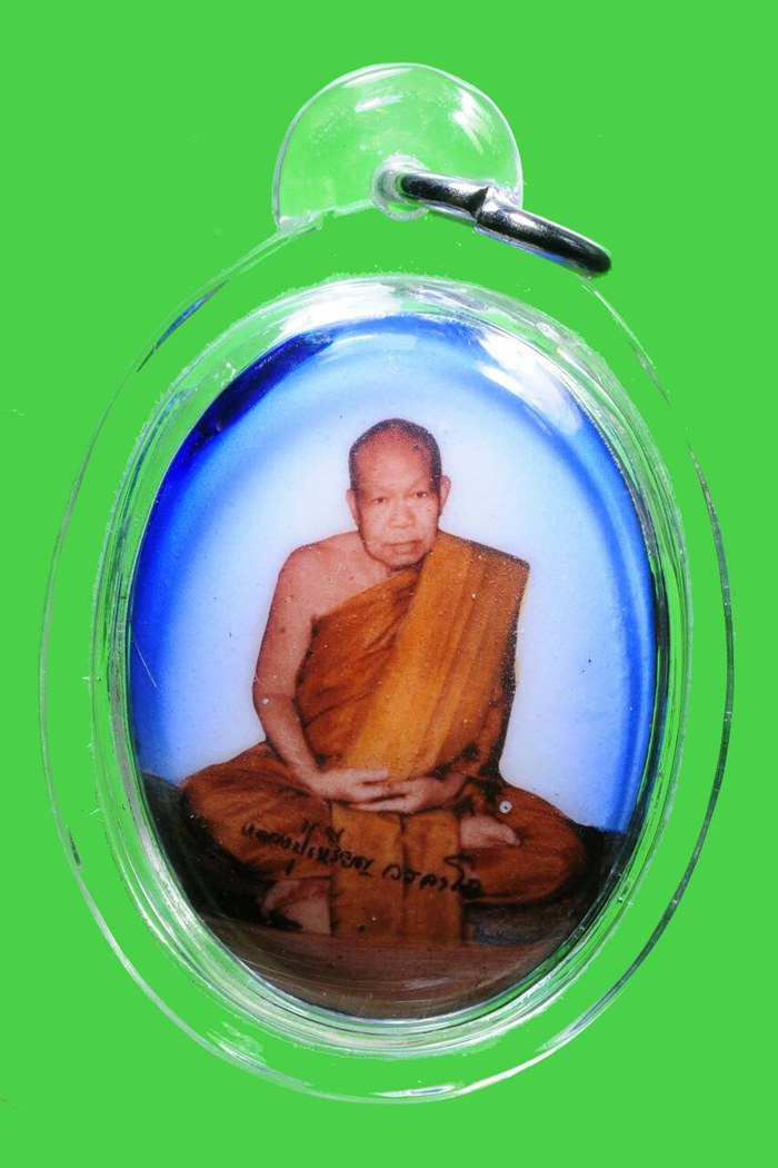 ล็อกเก็ตหลวงปู่เหรียญ วรลาโภ จ.หนองคาย ขนาด2.4x3ซม. หลังเกศา,จีวร,ตะกรุดเงิน มอบรายการด้านล่าง