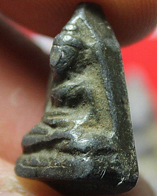 พระหลวงพ่อโต กรุแม่ลาการ้อง เนื้อชินตะกั่ว พิมพ์เล็ก จ.สิงห์บุรี