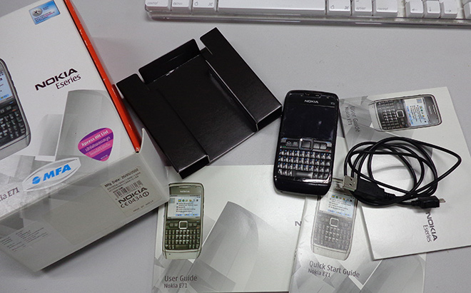 NOKIA E71 สุดหรูระดับตำนานอีกรุ่นของโนเกีย, มีกล่องและคู่มือเดิมด้วยครับ