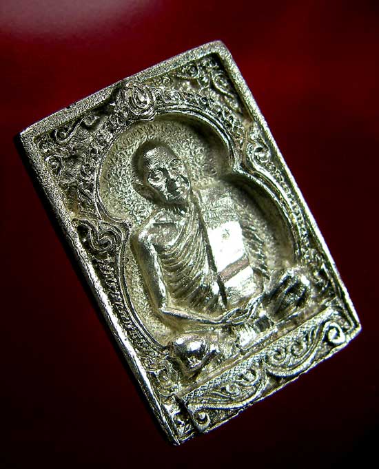 เหรียญหลวงปู่ชอบ ฐานสโม รุ่นเสาร์๕