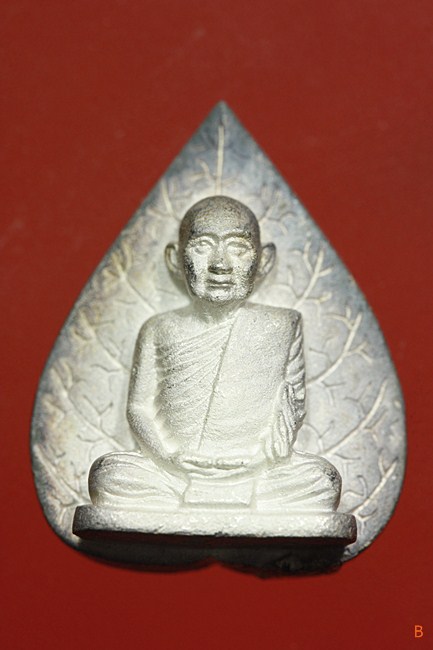 เหรียญหล่อใบโพธิ์เล็ก สมเด็จพระญาณสังวร วัดบวรนิเวศ ปี 2538 รุ่น ญสส.82 กล่องเดิม...../8-100