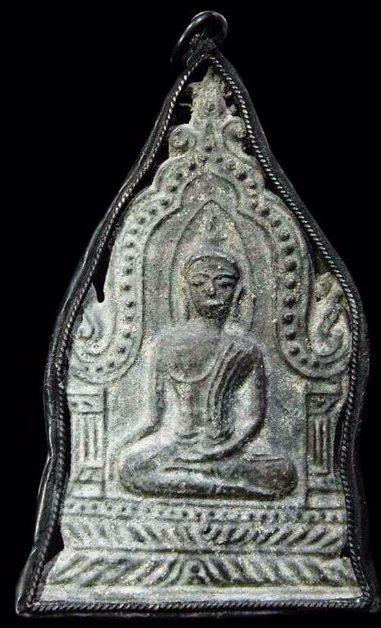 พระกรุวัดราชบูรณะ พระพุทธชินราชซุ้มระฆังเนื้อชินเงิน สภาพสวย อยุธยา เลี่ยมเงินเก่าครับ