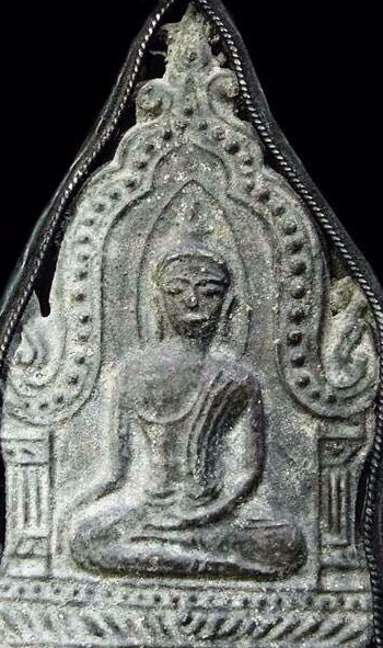 พระกรุวัดราชบูรณะ พระพุทธชินราชซุ้มระฆังเนื้อชินเงิน สภาพสวย อยุธยา เลี่ยมเงินเก่าครับ