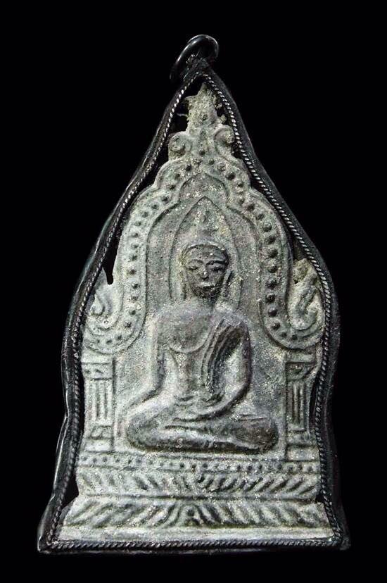 พระกรุวัดราชบูรณะ พระพุทธชินราชซุ้มระฆังเนื้อชินเงิน สภาพสวย อยุธยา เลี่ยมเงินเก่าครับ