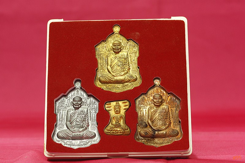 เหรียญจิ๊กโก๋ (ชุดกรรมการ) หลวงปู่นาม วัดน้อยชมภู่ จ.สุพรรณบุรี หมายเลข 657