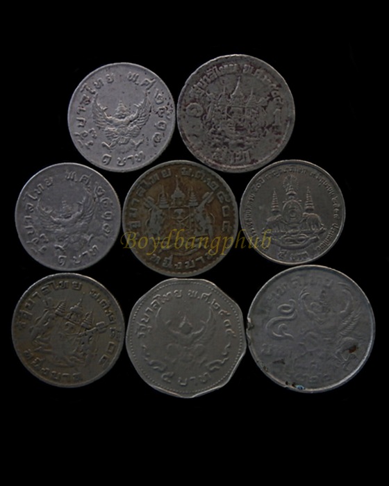 เหรียญกษาปณ์ 8 รายการ