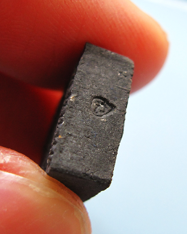 ขุนแผนเพชรบูรพา หลวงปู่บัว ถามโก วัดศรีบูรพาราม จ.ตราด เนื้อว่านไพรดำ พร้อมกล่องเดิม