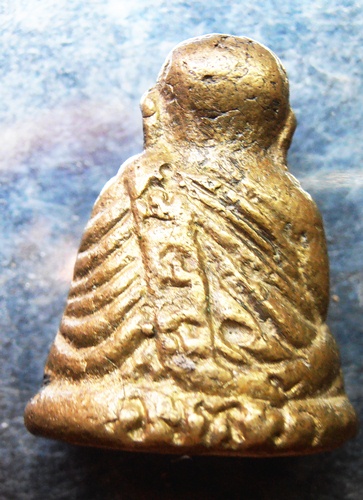 รูปหล่อหลวงพ่อเงิน ออกวัดวังหว้า ตะพานหิน ก้นตอกยันใบพัดสวยๆครับ