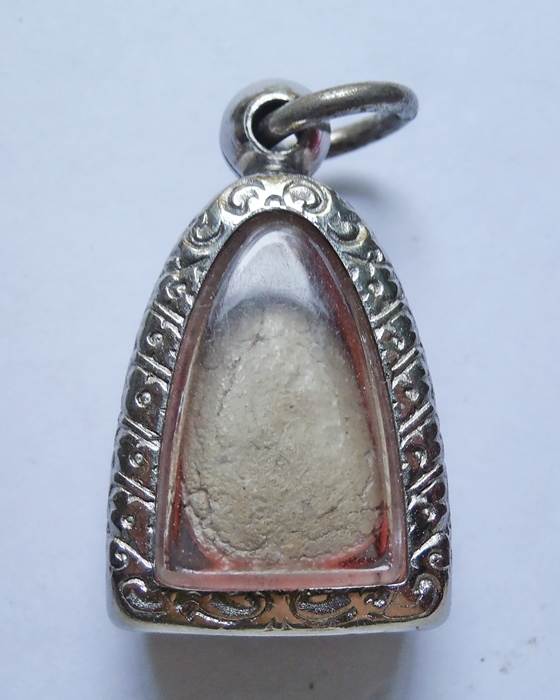 พระปิดตา เนื้อตะกั่ว มีไขขาว