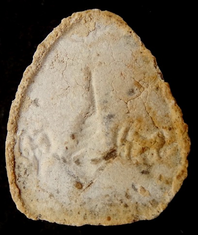 พระปิดตามหาเสน่ห์ หลังยันต์พุทโธ เนื้อเกสรนวลๆ