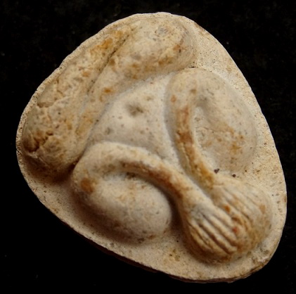 พระปิดตามหาเสน่ห์ หลังยันต์พุทโธ เนื้อเกสรนวลๆ