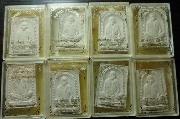 พระผงรูปเหมือน รุ่นเทพประทานพร พ.ศ.2536 ฝังตะกรุด พร้อมกล่องเดิม