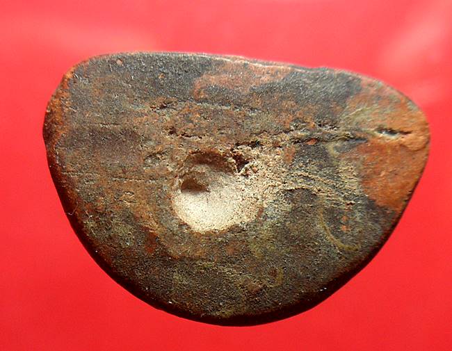 รูปเหมือนหลวงพ่อเงิน วัดบางคลาน จ.พิจิตร พิมพ์"มะอะอุ" เนื้อดิน โค๊ต(นะ)สังฆาฏิ ใต้ฐานอุดผงพุทธคุณ