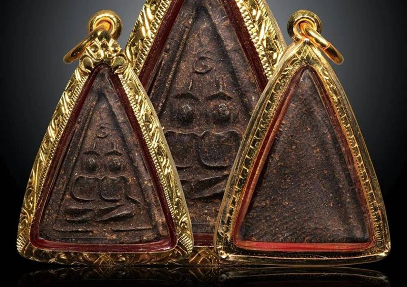พรายคู่พิมพ์เล็ก เนื้อผงยาจินดามณี ล.ป แก้ว เกสาโร เนื้อนิยมสภาพสวยพร้อมเลี่ยมทอง