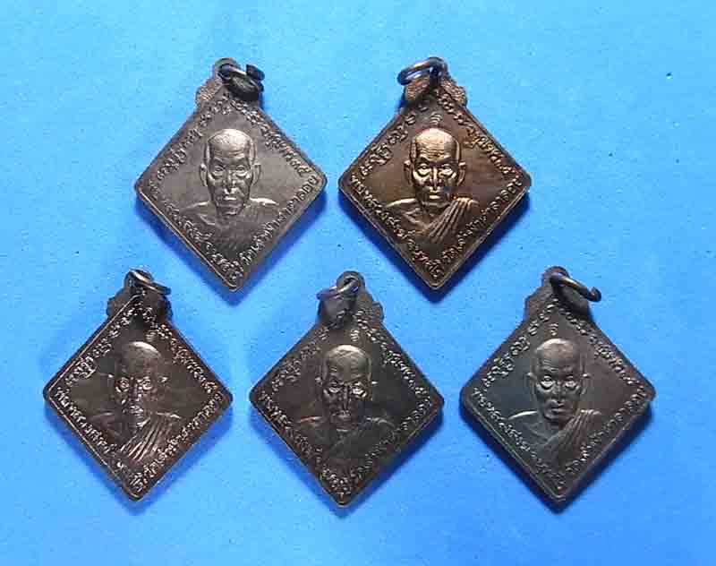 *** วัดใจ เคาะเดียว 5 องค์ เหรียญกรมหลวงชุมพร หลังหลวงพ่อสงฆ์ ปี 2535 เนื้อทองแดง วัดเจ้าฟ้าศาลาลอย 