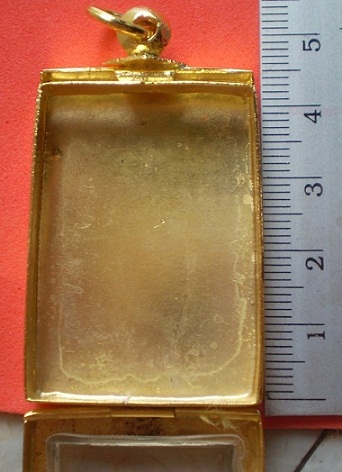 ตลับเงินขัดเงา หน้ากว้าง  ชุบทองแท้  ใส่พระสมเด้จ  เคาะเดียว 