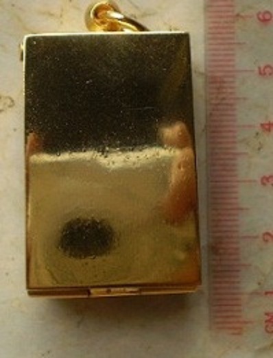 ตลับเงินขัดเงา หน้ากว้าง  ชุบทองแท้  ใส่พระสมเด้จ  เคาะเดียว 