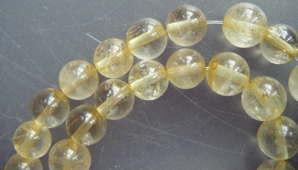 เม็ดหิน "แก้วไหมทอง" ขนาด 7 ม.ม. จำนวน 35 เม็ด สำหรับใช้ประกอบร้อยสร้อย