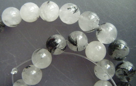 เม็ดหิน "แก้วขนเหล็ก" ขนาด 8 ม.ม. จำนวน 30 เม็ด สำหรับใช้ประกอบร้อยสร้อย