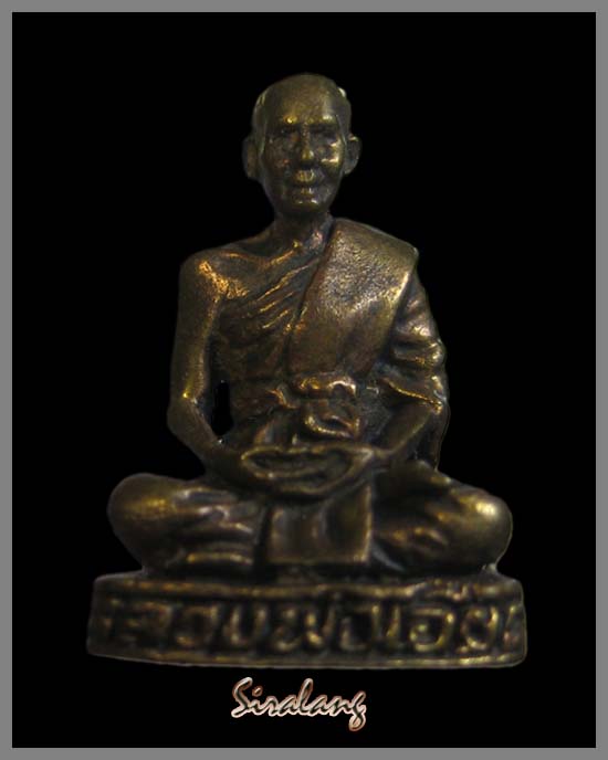 รูปเหมือนหล่อลอยองค์รุ่นแรก หลวงพ่อเอียด ปี39