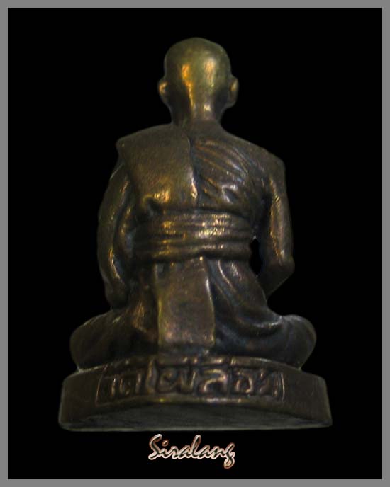 รูปเหมือนหล่อลอยองค์รุ่นแรก หลวงพ่อเอียด ปี39