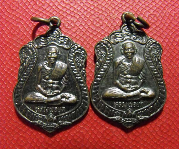หลวงพ่อยิด 2เหรียญเสมา สวยๆไม่แพง