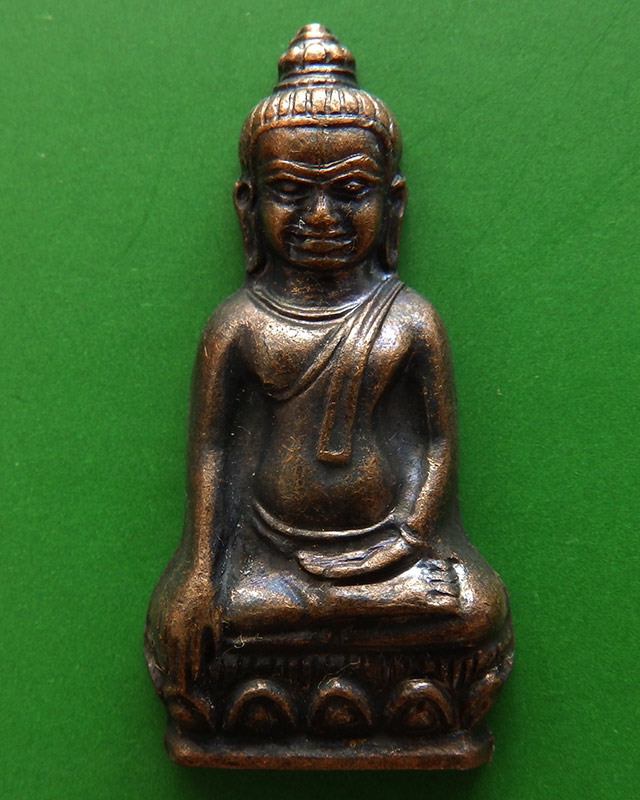 4.พระหูยาน หลังจปร. (รุ่นปืนแตก) วัดราชบพิธ พ.ศ. 2513 ในหลวงเสด็จเททอง เกจิ 108 ปลุกเสกพิธีใหญ่