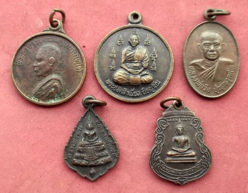 วัดใจเริ่ม 39 บาท กับ เหรียญพระพุทธ พระเกจิ จังหวัดฉะเชิงเทรา ..AA19
