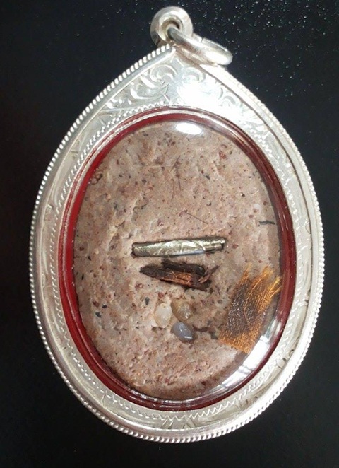 ล็อกเก็ตปฐวีธาตุ จันทร์เพ็ญ ๑๕ ค่ำ เดือน ๑๒ หลวงปู่คำพันธ์ โฆสปัญโญ