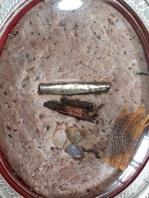 ล็อกเก็ตปฐวีธาตุ จันทร์เพ็ญ ๑๕ ค่ำ เดือน ๑๒ หลวงปู่คำพันธ์ โฆสปัญโญ