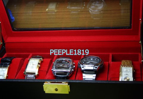  กล่องใส่นาฬิกา หุุมหนังอย่างดี ใส่ได้ 5 เรือน เหมาะแก่การสะสมนาฬิกา   h150