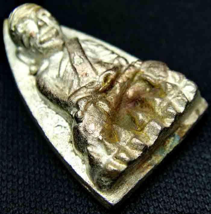 หลวงปู่ทวด หลังเตารีด 8 โค๊ตหลังลายเซนต์ เนื้อนวโลหะแก่เงิน หมายเลข 1187สมเด็จพระญาณสังวร สมเด็จพระส