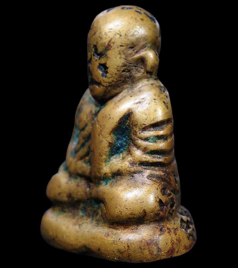 หลวงพ่อเงิน  วัดบางคลาน เนื้อทองผสม สีออกเหลืองอมเขียว ออกวัดห้วยเขน   อ.บางมูลนาก จ.พิจิตร ปี ๒๔๕๖ 