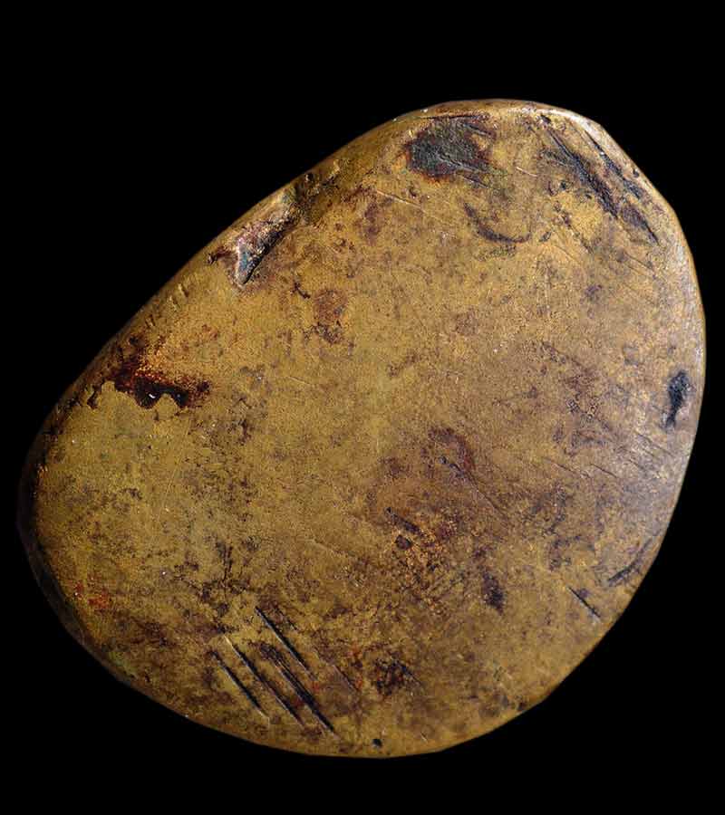 หลวงพ่อเงิน  วัดบางคลาน เนื้อทองผสม สีออกเหลืองอมเขียว ออกวัดห้วยเขน   อ.บางมูลนาก จ.พิจิตร ปี ๒๔๕๖ 