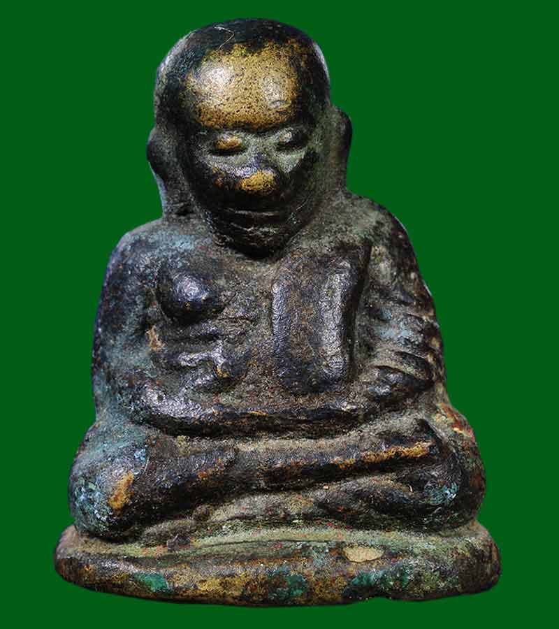 หลวงพ่อเงิน วัดบางคลาน จังหวัดพิจิตร รุ่นปืนแตก พิมพ์นิยมเศียรโต ปี ๒๕๒๘