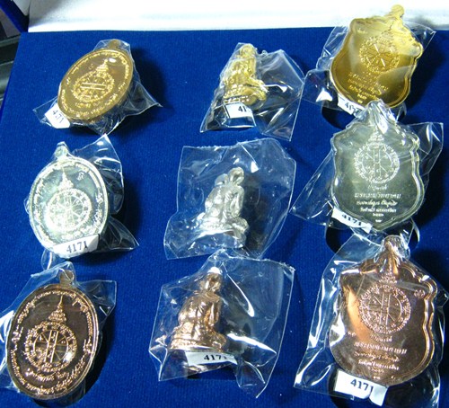 หลวงพ่อคูณ รุ่น ปฏิหาริย์ EOD ชุดของขวัญ 1 ชุด 9 องค์ กะหลั่ยสวย ๆ  ครบสูตร เคาะแรก 4171 ไม่แกะซีล