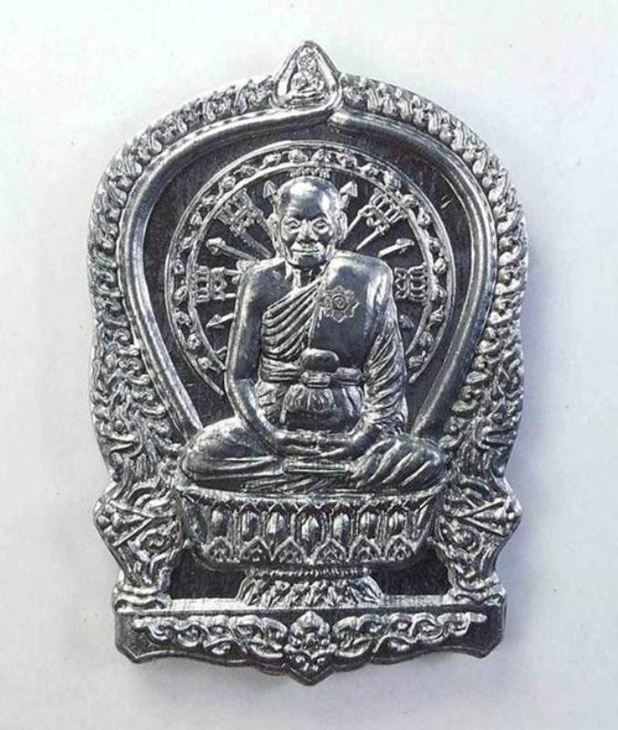 เหรียญนั่งพานชนะมาร หลวงพ่อจรัญ วัดอัมพวัน (เนื้อตะกั่วอวน)จ.สิงห์บุรี ปี2554 จัดสร้าง 1,999 เหรียญ