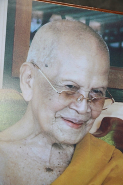 ราคาพิเศษคะหนังสือประวัติและวัตถุมงคล หลวงปู่เกลี้ยง  วัดโนนแกด  จ.ศรีสะเกษ