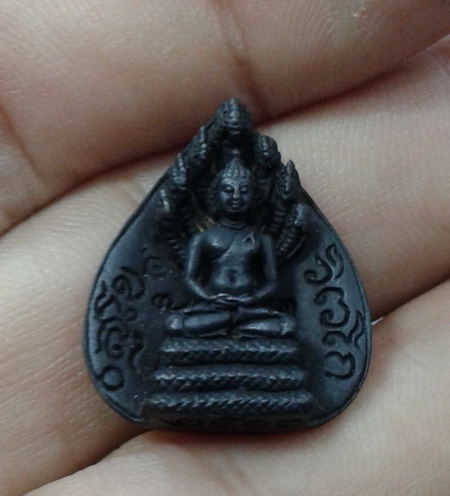 พระนาคปรกพิมพ์ใหญ่ เนื้อนวโลหะ ท่านเจ้าคุณนรฯ อธิษฐานจิตให้ 5 ธ.ค.13  สวยๆ เลยครับ ราคาเบาๆ