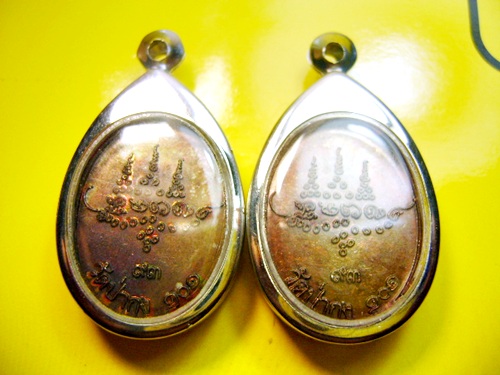 เหรียญหลวงปู่ศรี วัดป่ากุง เนื้อทองแดง ๙๓ปี จ.ร้อยเอ็ด 2เหรียญ สวยเดิมจากวัดครับ 