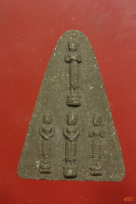 พระพิมพ์สามเหลี่ยม พระประจำวัน  ไม่ทราบวัด