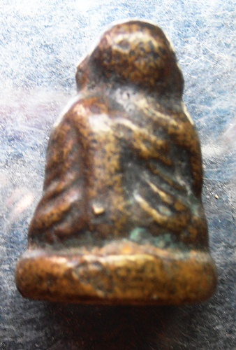 รูปหล่อหลวงพ่อเงิน ปืนแตก สวยๆเก่าๆครับ